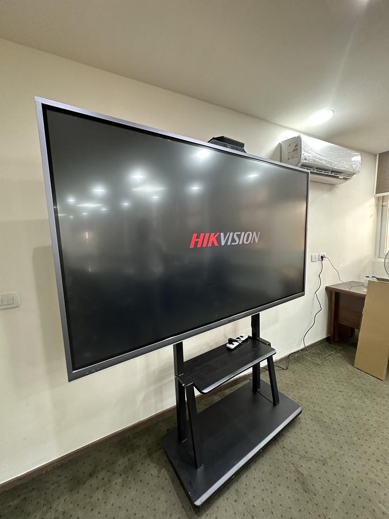 Hikvision panel powering on