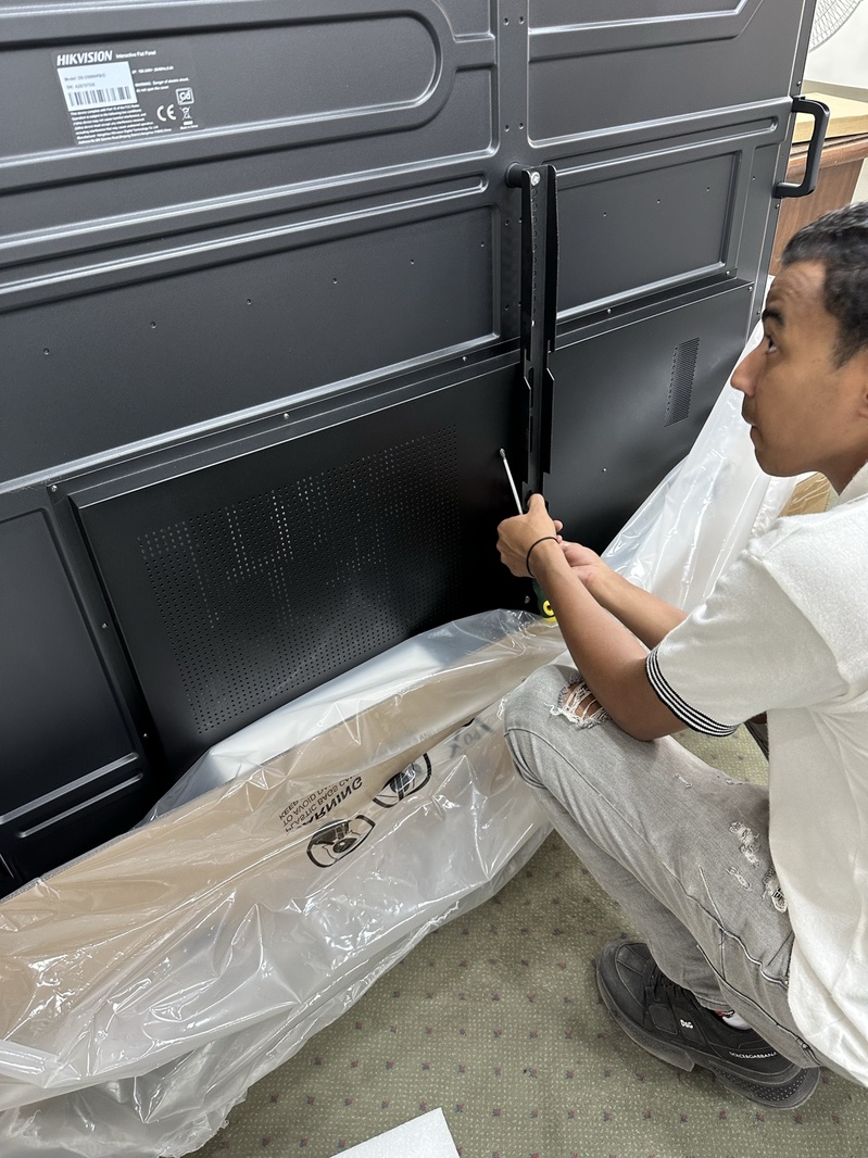 Servicing and cleaning an interactive panel