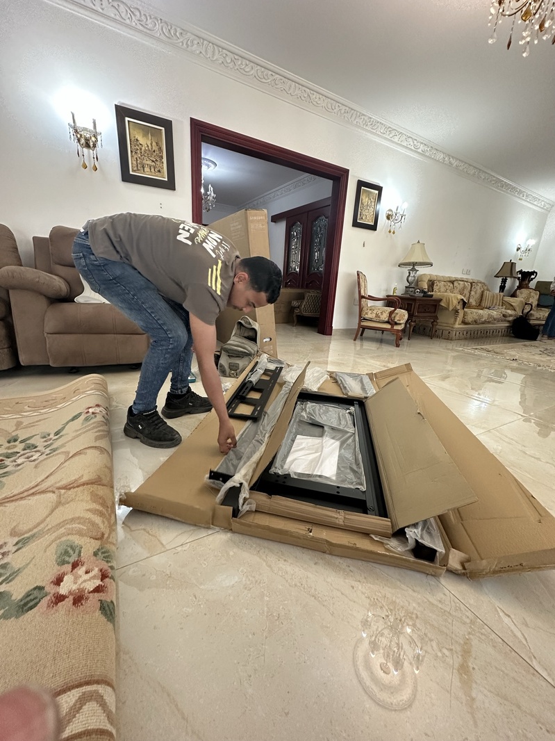 Installing and unwrapping a display at a client site